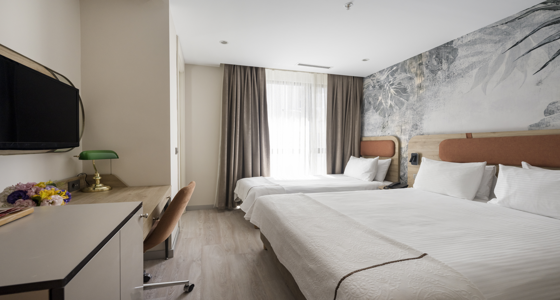 STANDARD SUITES